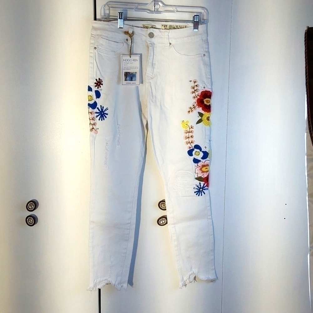 Indigo Rein|Womens White Embroidered Jeans W/ Raw Edge Seam Floral Sz.13